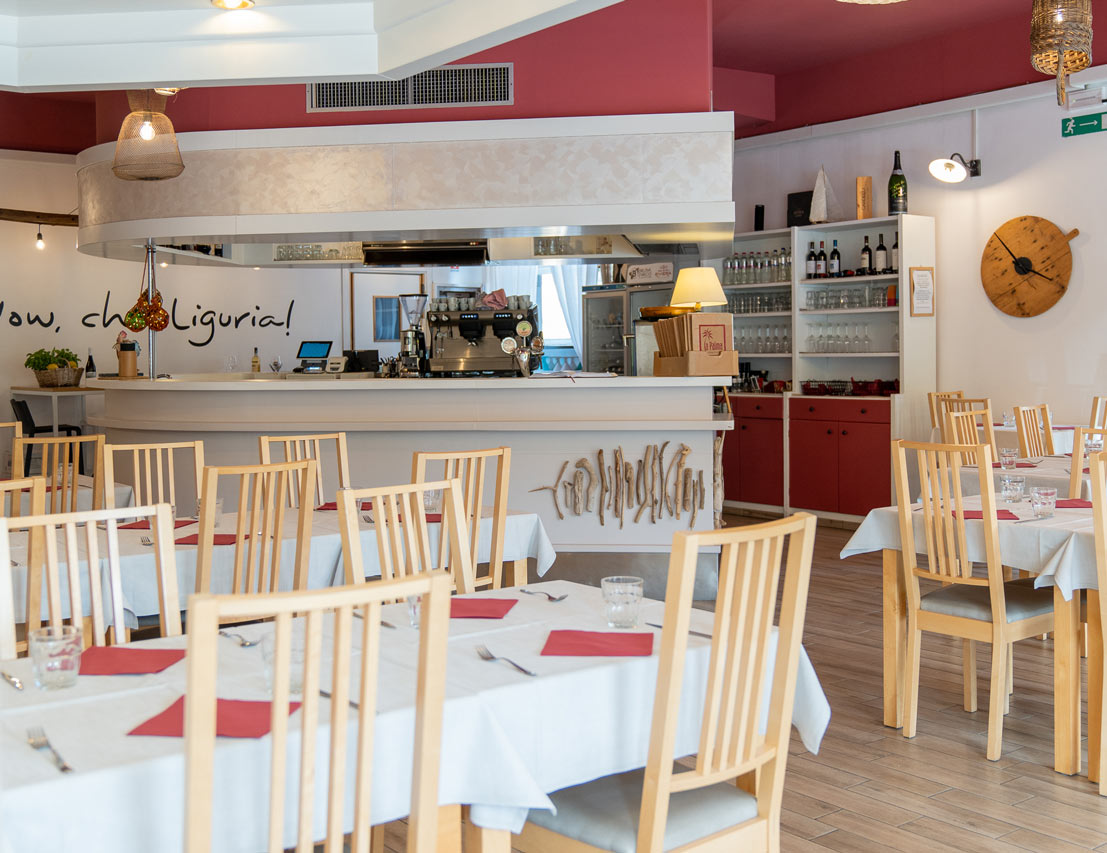 Photos of the interior of La Palma Restaurant in Andora